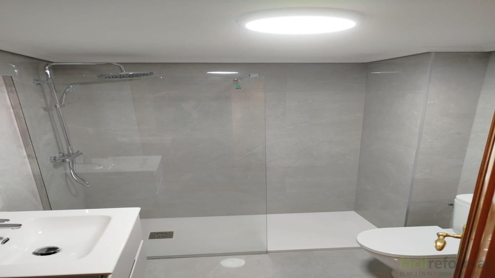 Reforma integral de Cuarto de Baño en Ad. Roncesvalles